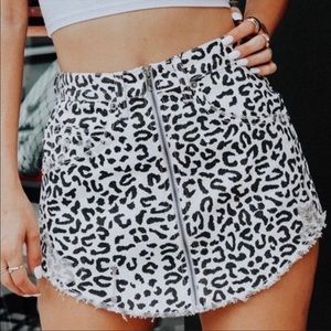 CARMAR Los Angeles Beatrice Leopard Print Distressed Demim Jean Skirt Size 24